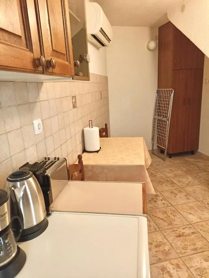 Studio Centar Cres 0*,  Croazia